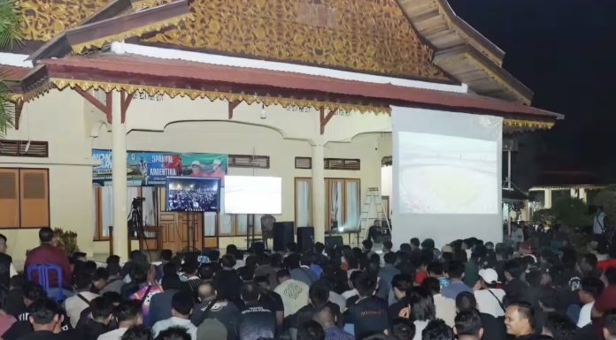 Bupati Dedy Putra dan Forkopimda Nobar Final Piala Dunia Bersama Warga